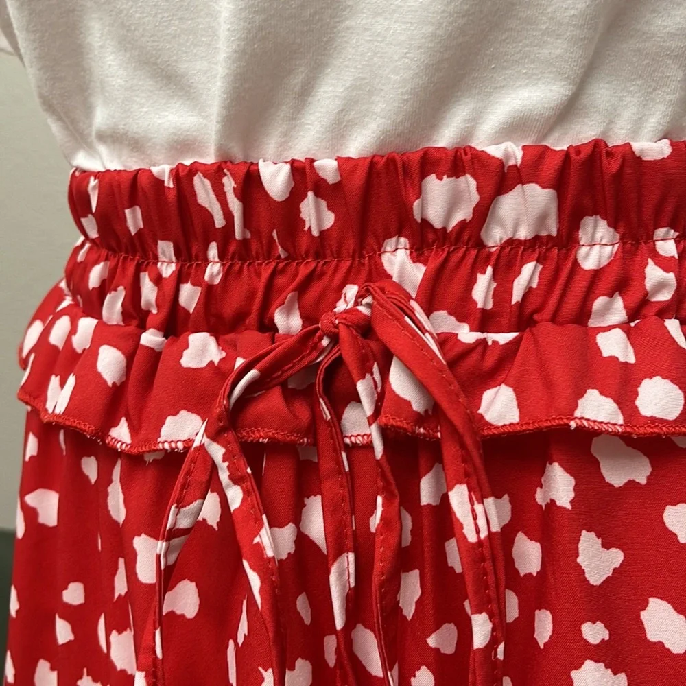 Red and white skirt - Picture 8 of 12